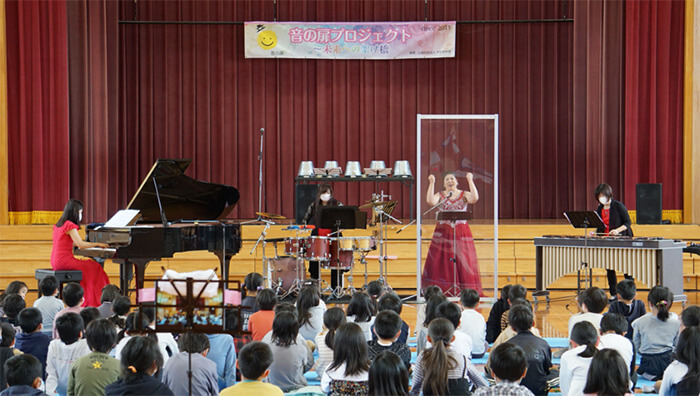 音の扉プロジェクト 学校訪問コンサートの様子