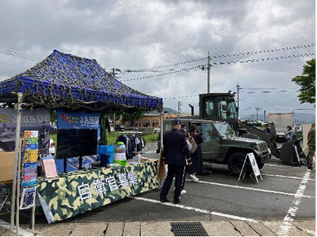 警察・ 消防・自衛隊・海上保安庁・刑務官の体験イベントの様子